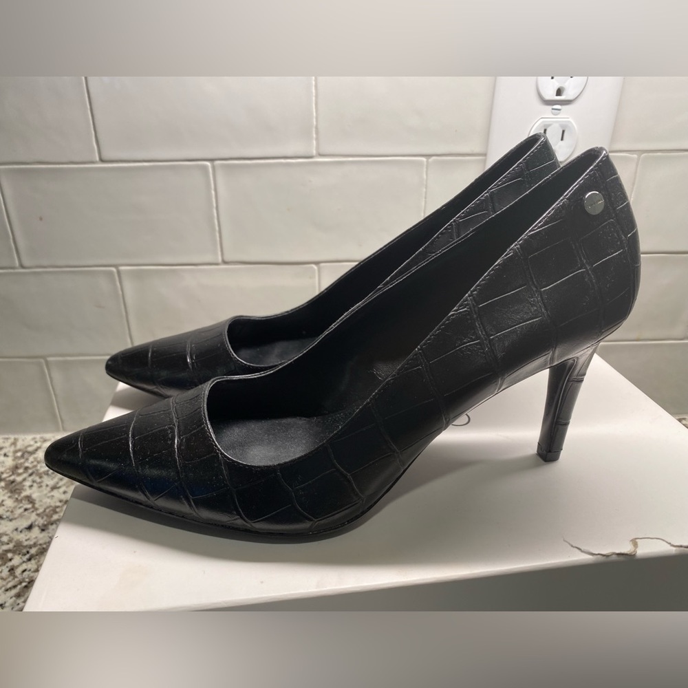 CALVIN KLEIN Gayle Embossed VIP Pumps Nilly